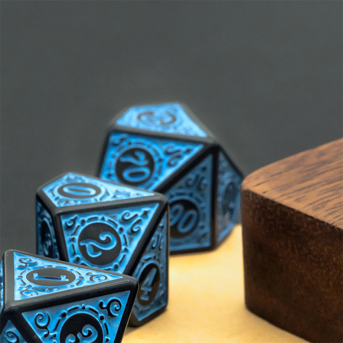 High Quality Plastic DND Dice  - đánh giá và giá Retro Gaming Fonts